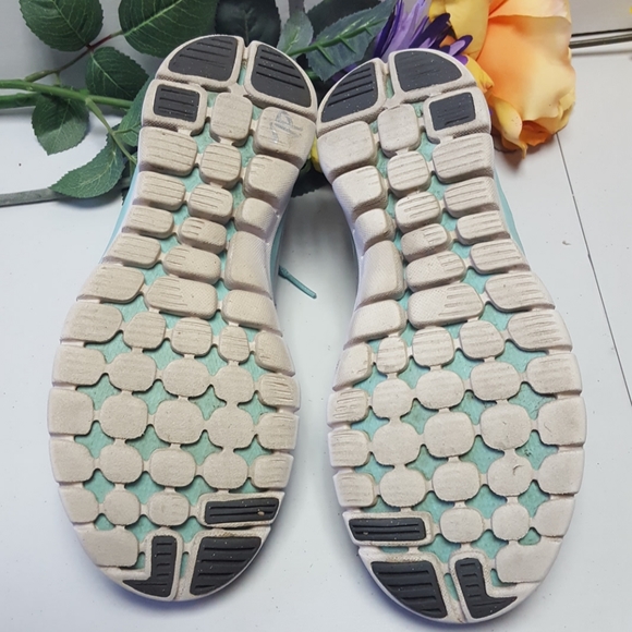 Women's Nike grey athletic shoes size 6 - Picture 7 of 8